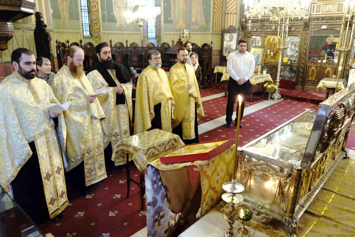 Binecuvântarea Sfântului Calinic în casa cristelniţei sale 7719