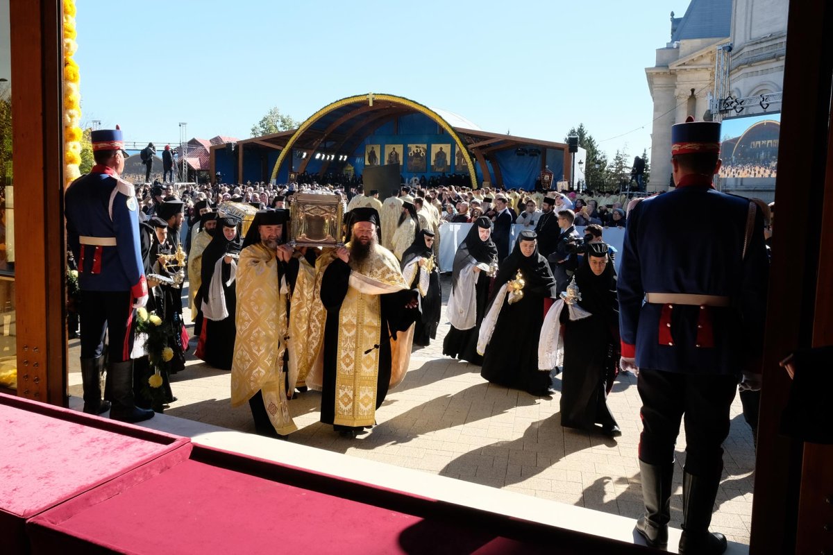 Comuniunea sfinților și credincioșilor români 7609