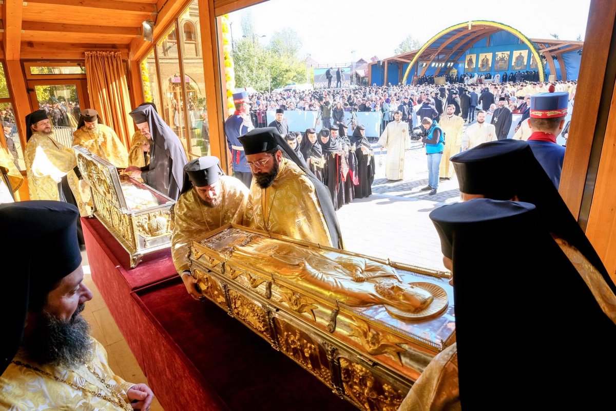 Comuniunea sfinților și credincioșilor români 7617