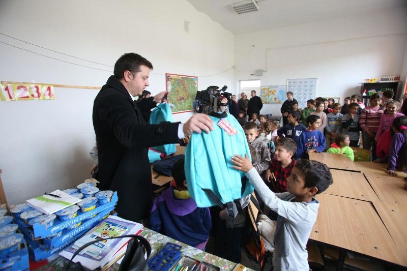 Elevii de la școala din Bruiu, județul Sibiu, au primit daruri 7585