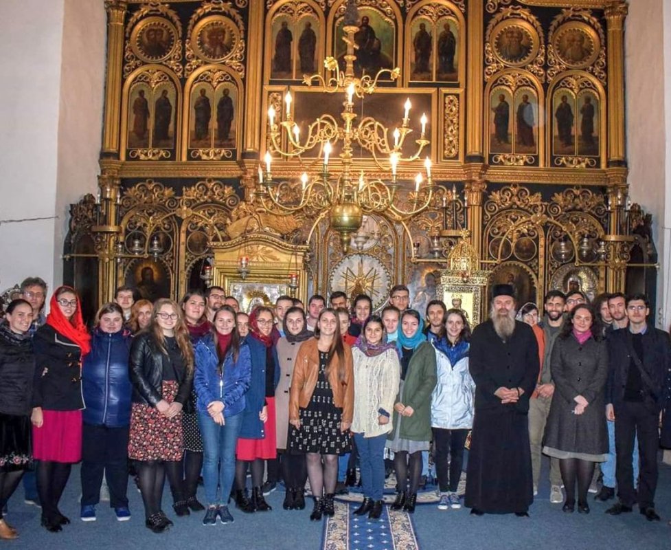 La Metocul Maicilor s-au reluat Dialogurile studenţeşti 7562