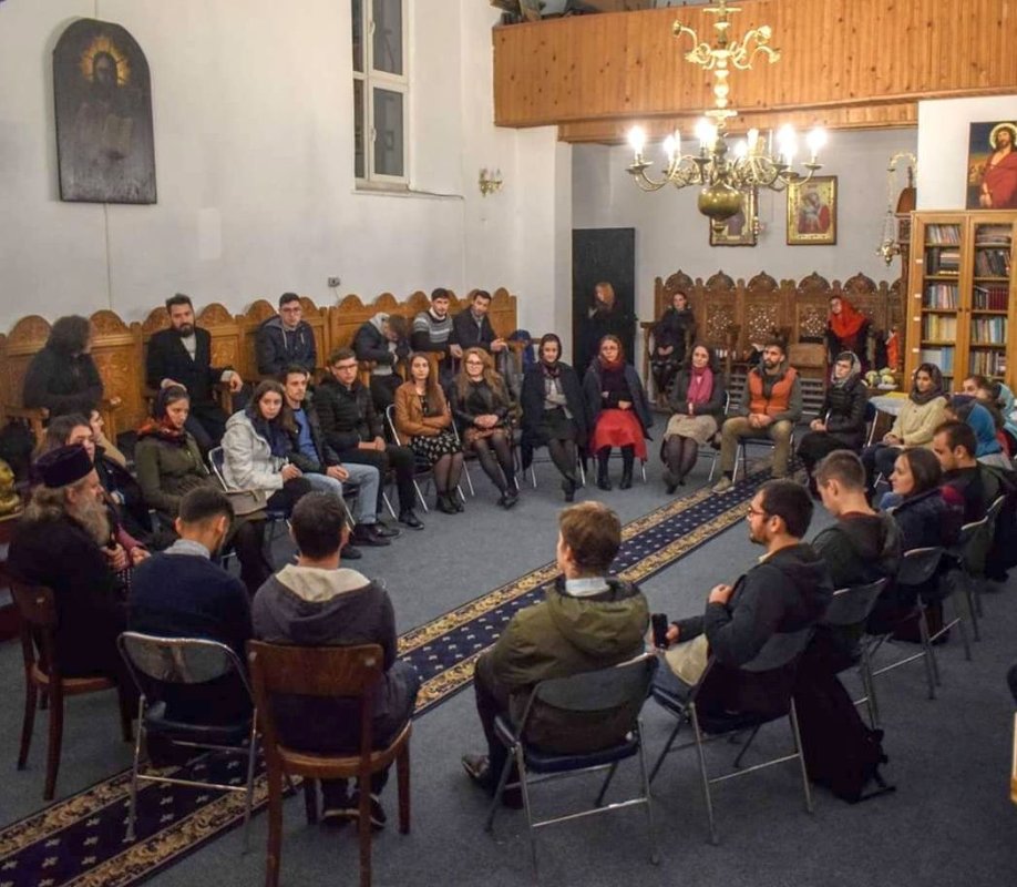 La Metocul Maicilor s-au reluat Dialogurile studenţeşti 7563