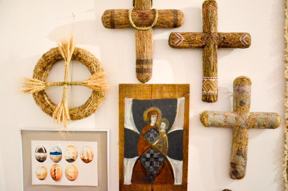 Simbolismul Crucii, reliefat de artiști 7598