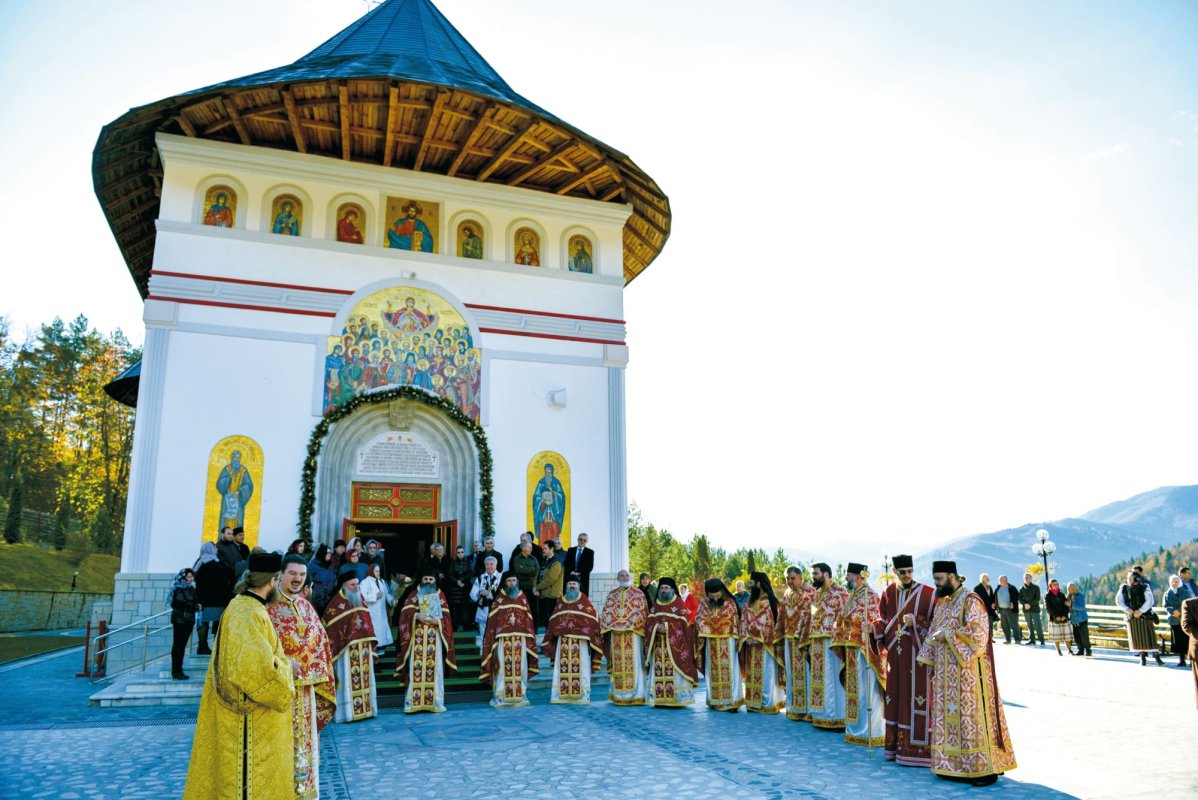 „Să vieţuim în această lume cât mai aproape de rădăcina Evangheliei şi de tinda Bisericii” 7480