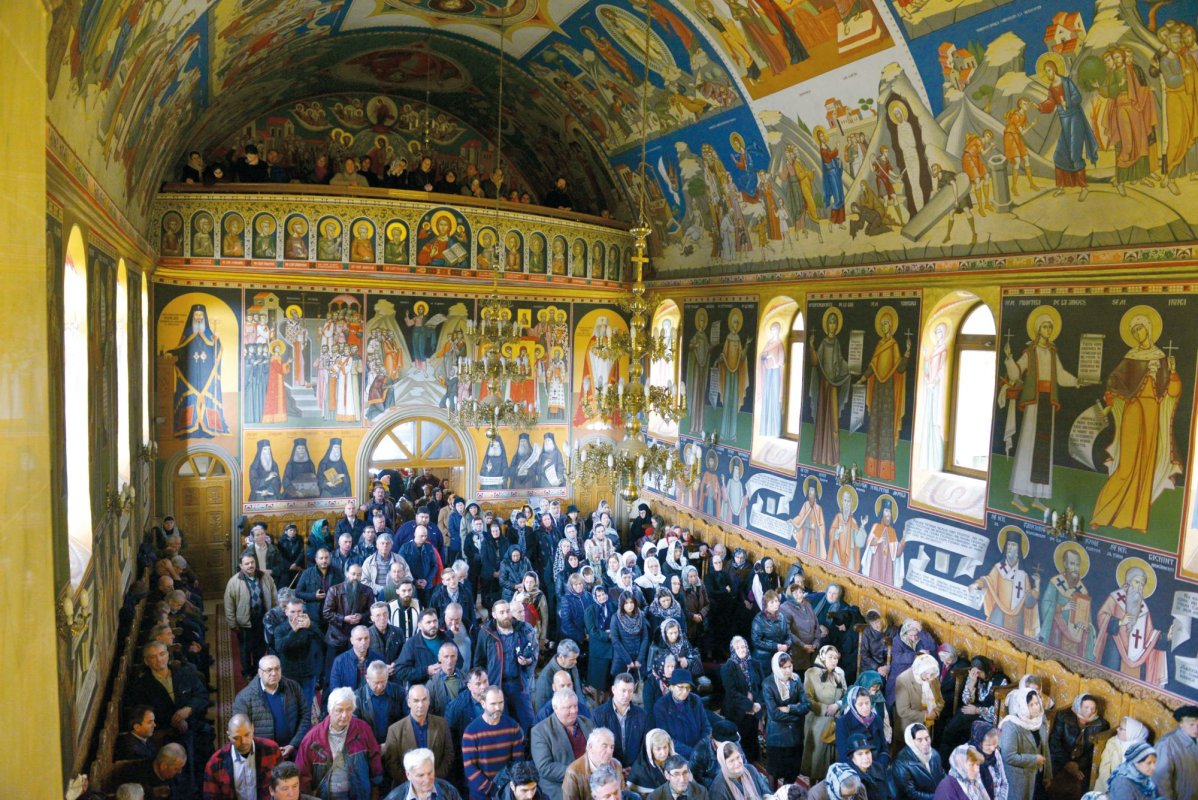 „Să vieţuim în această lume cât mai aproape de rădăcina Evangheliei şi de tinda Bisericii” 7481