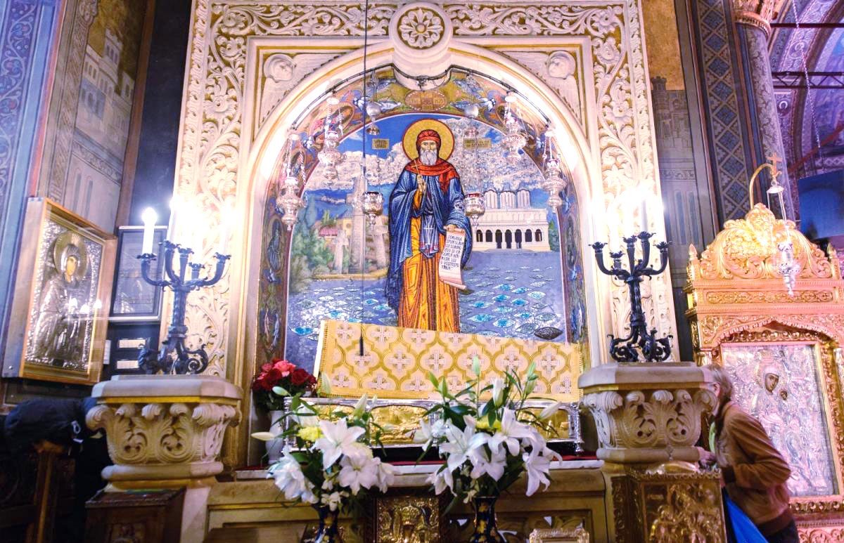 Sfântul Dimitrie cel Nou îi caută şi îi ajută pe oamenii aflaţi în suferinţă 7541