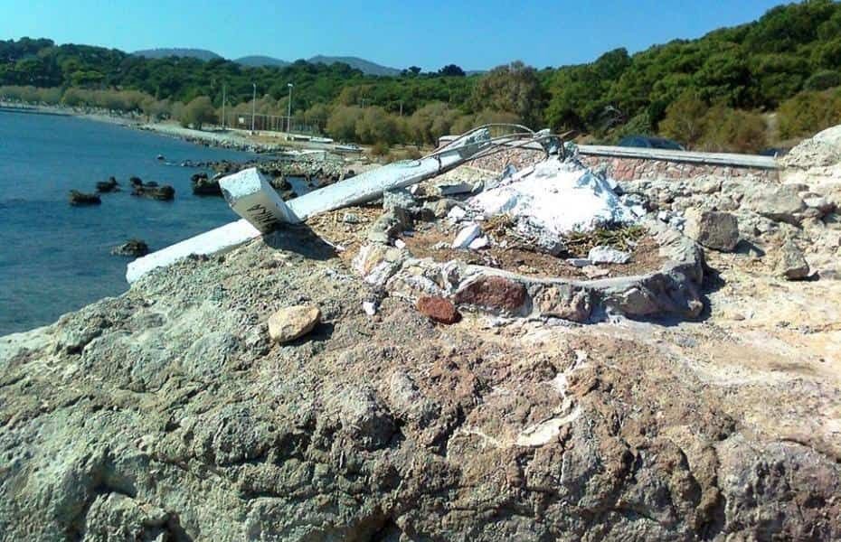 Cruce vandalizată  în insula grecească Lesbos 7788