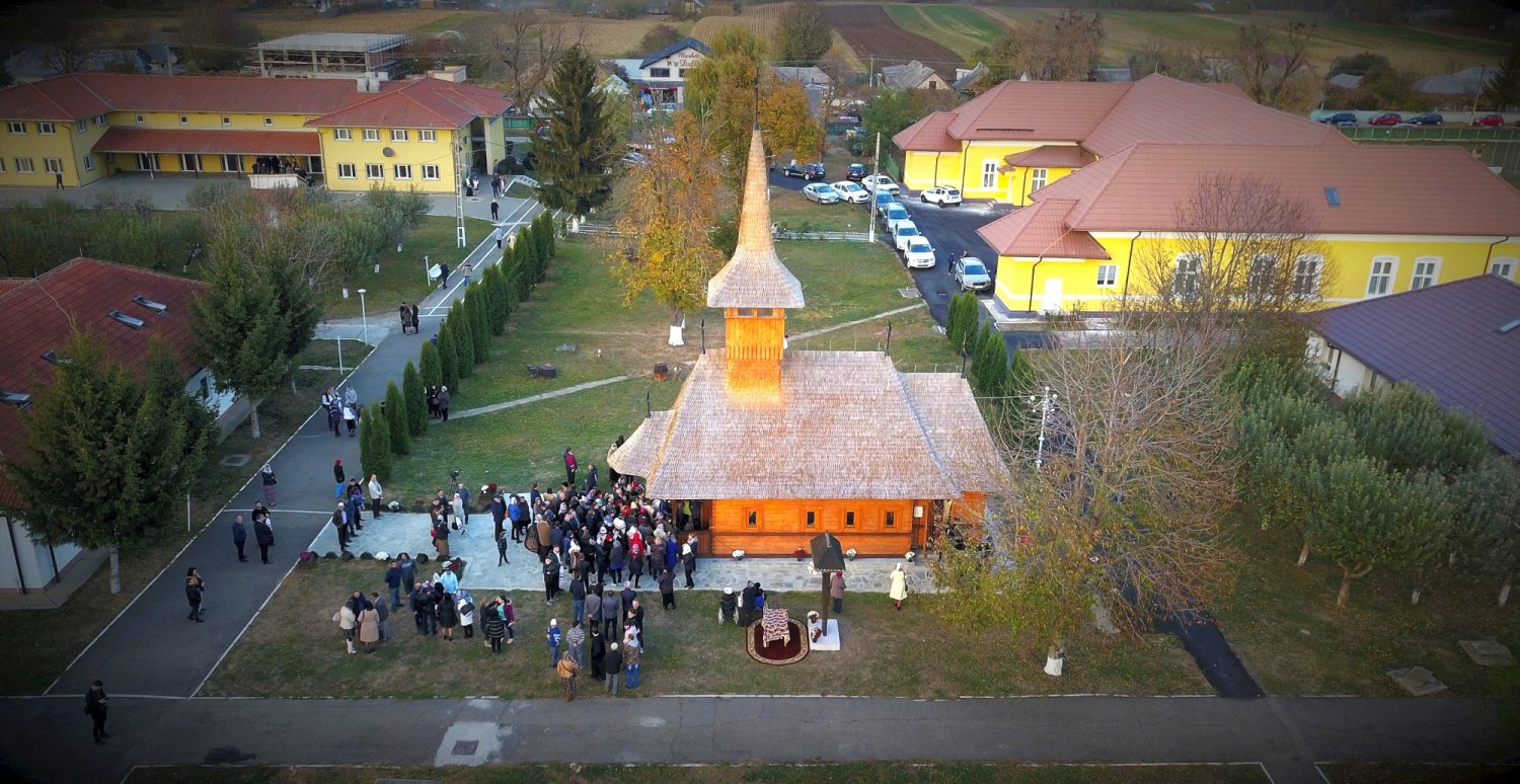 A fost sfinţită biserica Centrului de Recuperare a Persoanelor cu Handicap din Păstrăveni - Neamţ 7402