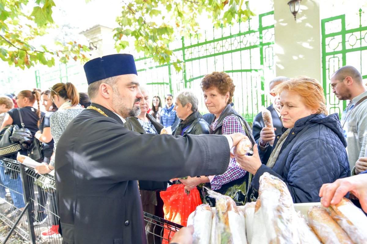Hrană pentru pelerinii de pe Colina Patriarhiei 7453