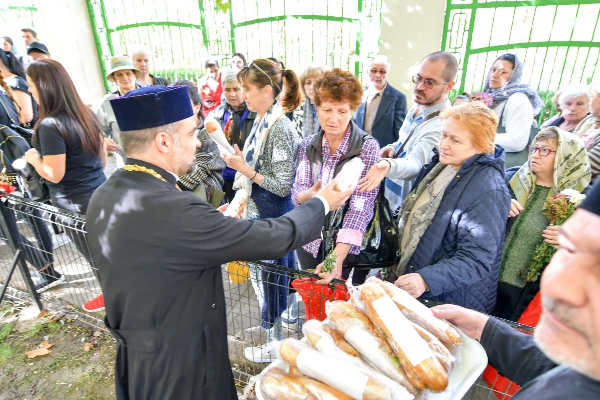 Hrană pentru pelerinii de pe Colina Patriarhiei 7455