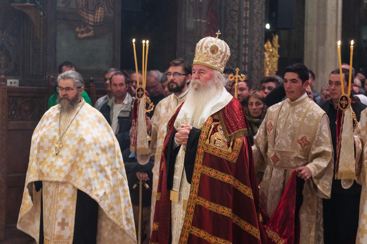 Slujba Privegherii pentru Sfântul Ierarh Iachint 7464