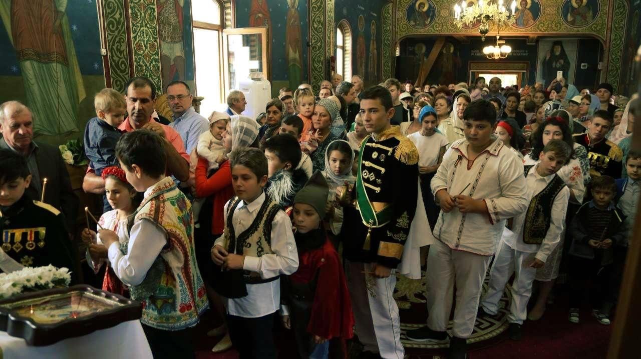 Parohia Movila, o mare familie de familii 7368