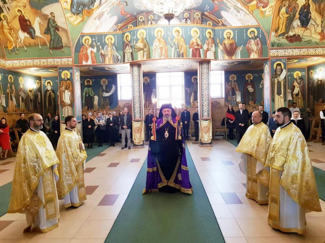 Slujiri arhiereşti în Duminica a 24-a după Rusalii 7337