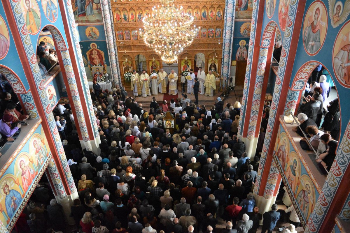 Slujiri arhiereşti în Duminica a 24-a după Rusalii 7339