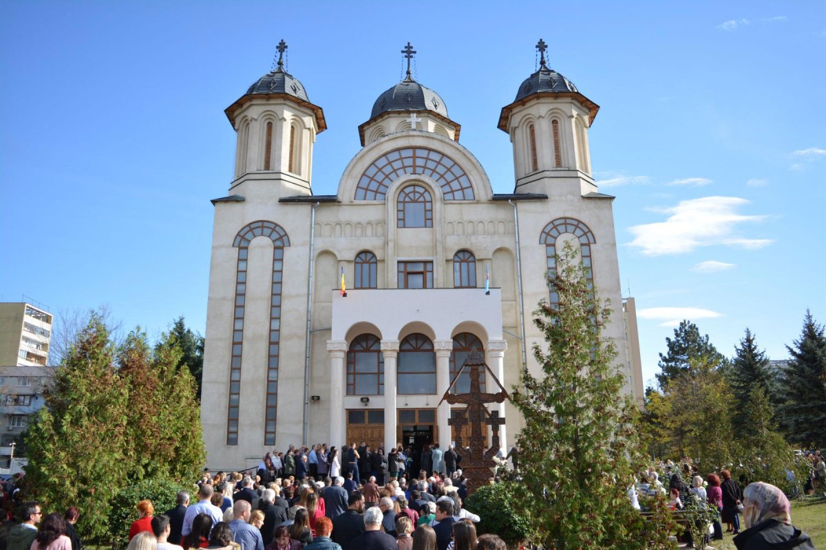 Slujiri arhiereşti în Duminica a 24-a după Rusalii 7340