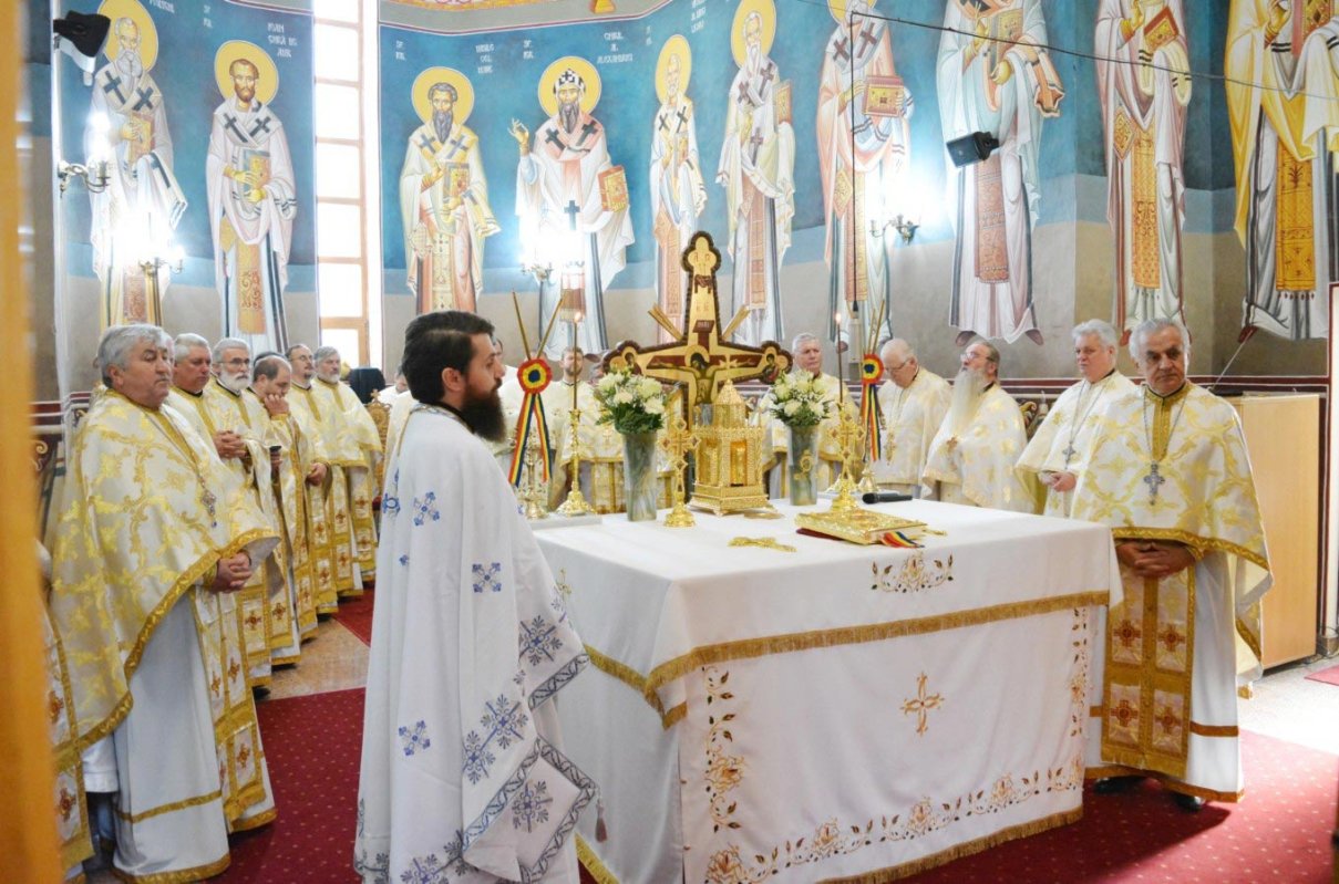 Slujiri arhiereşti în Duminica a 24-a după Rusalii 7341