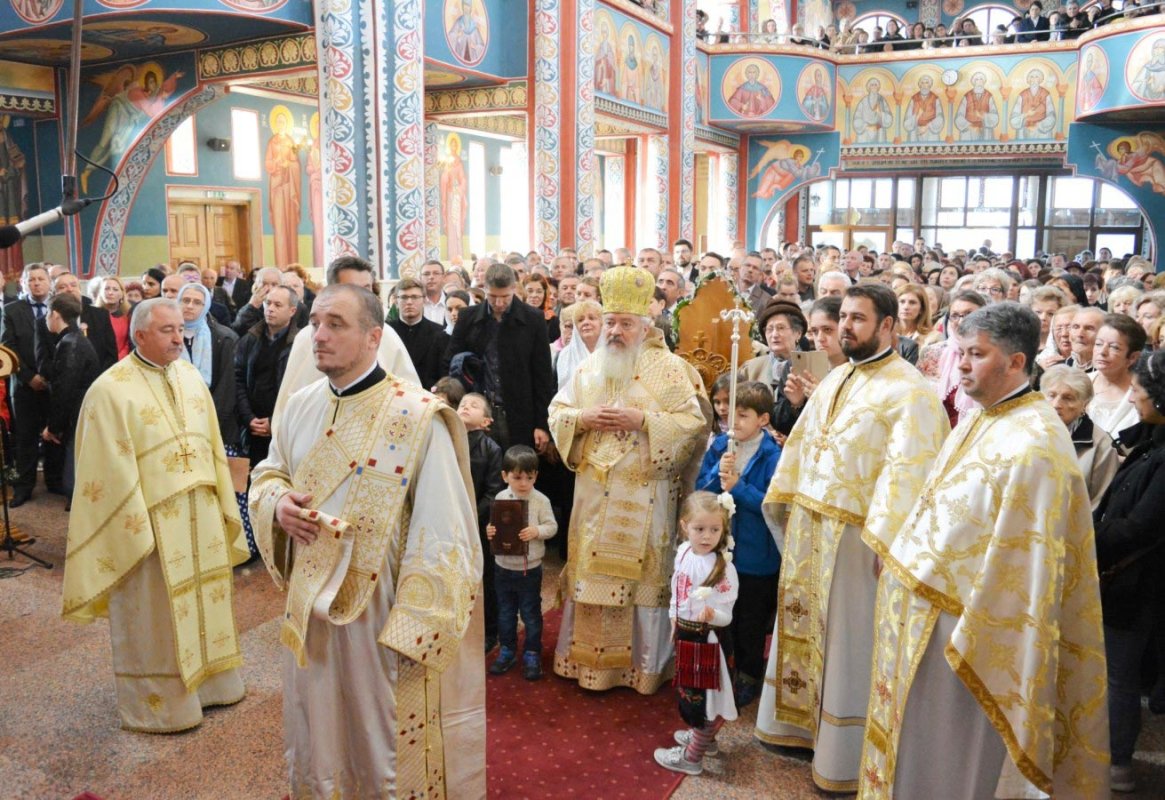 Slujiri arhiereşti în Duminica a 24-a după Rusalii 7343