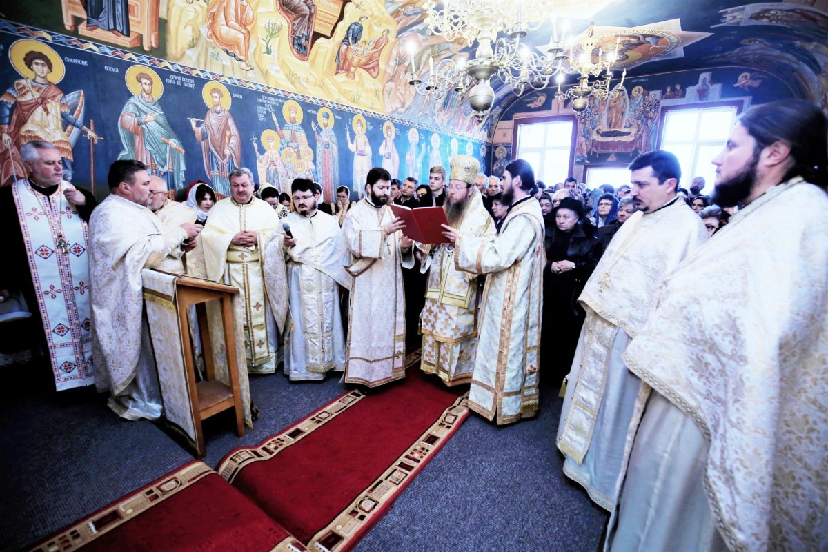 Slujiri arhiereşti în Duminica a 24-a după Rusalii 7348