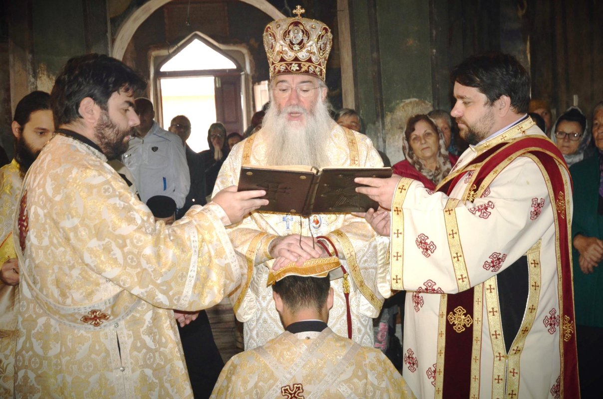 Bucurii duhovniceşti pentru credincioşii parohiei mehedinţene Comanda 7262