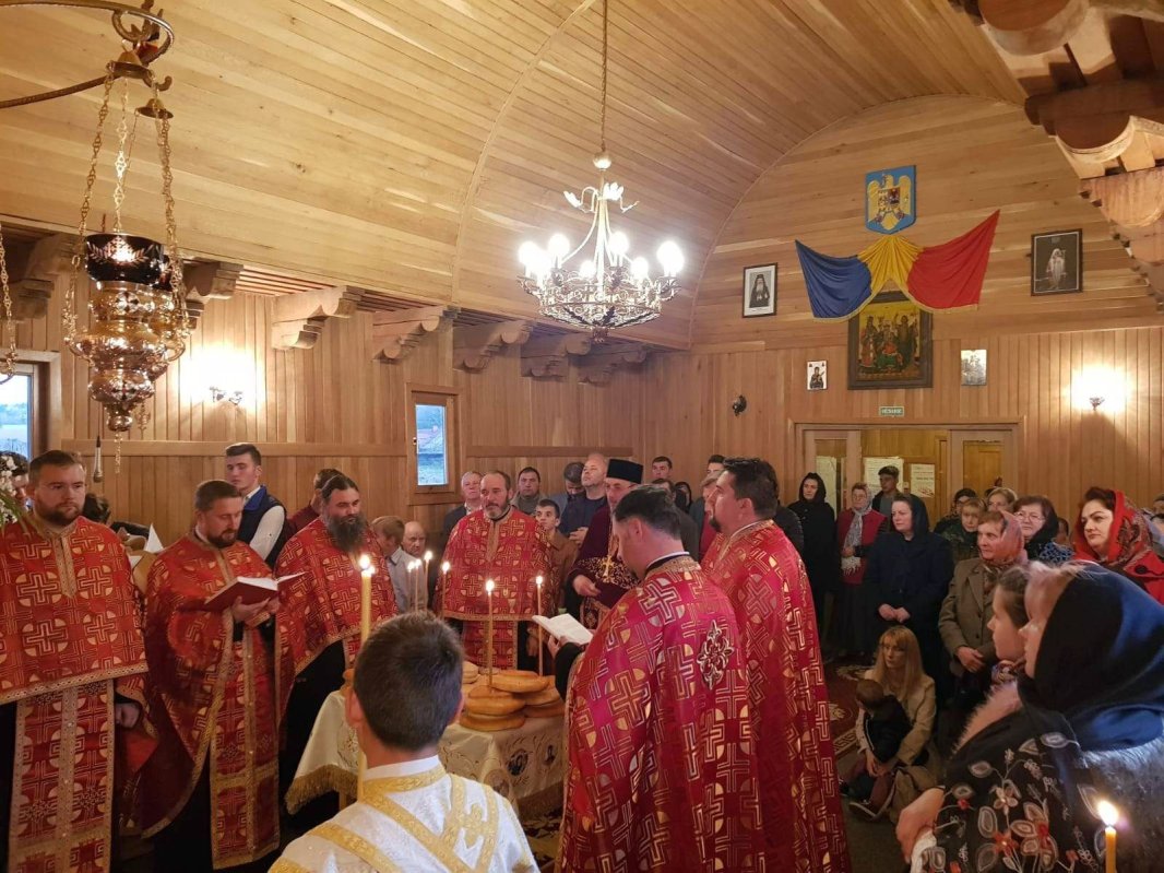 Prima slujbă în cinstea icoanei „Îndrumătoarea”, la „Cerdacul Maicii Domnului” 7232
