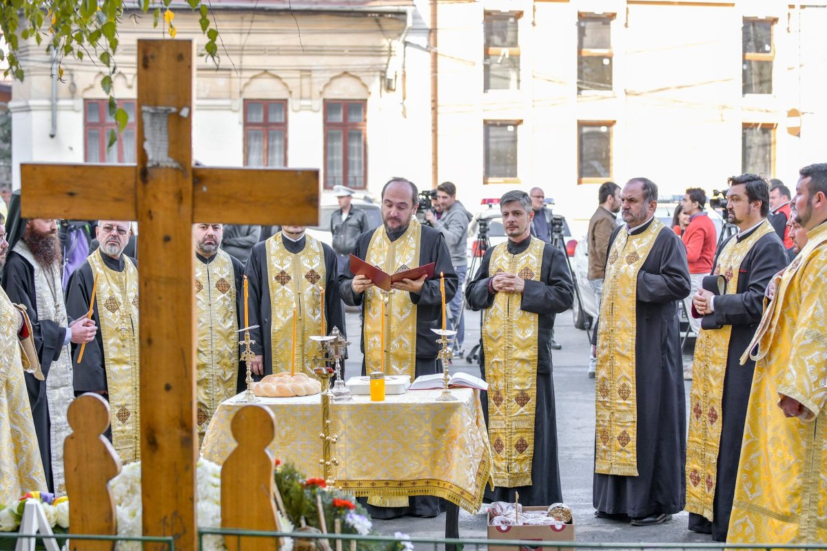 Slujbe de pomenire pentru victimele de la Colectiv 7290