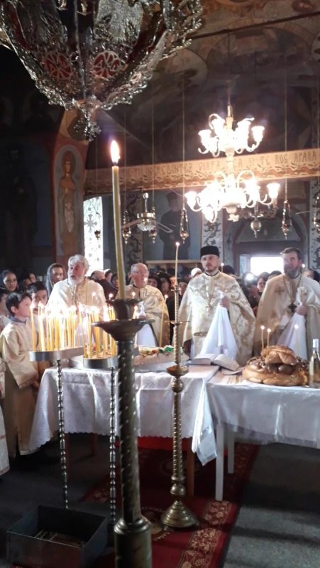 Sfințire și aniversare la Parohia Vulturu de Sus din Vrancea 7214