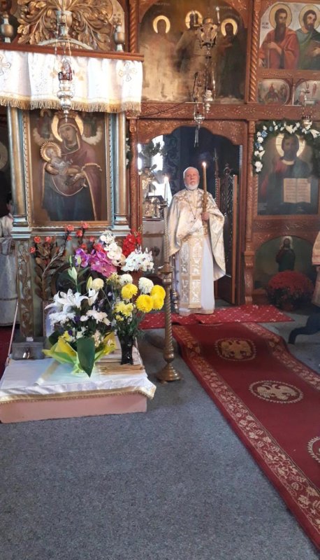 Sfințire și aniversare la Parohia Vulturu de Sus din Vrancea 7215