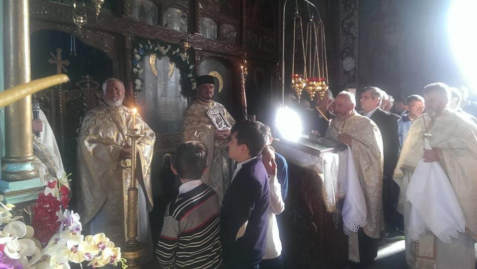 Sfințire și aniversare la Parohia Vulturu de Sus din Vrancea 7216