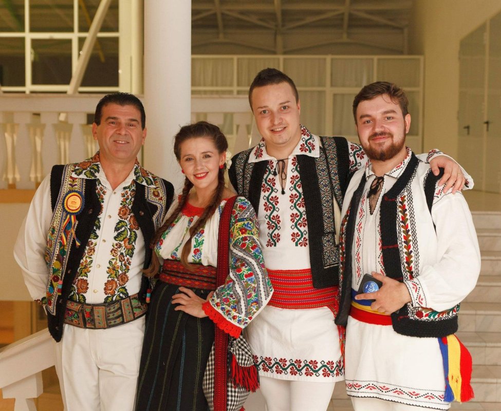 Valuri de entuziasmîntr-o seară românească 7160