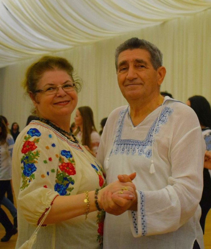 Valuri de entuziasmîntr-o seară românească 7164