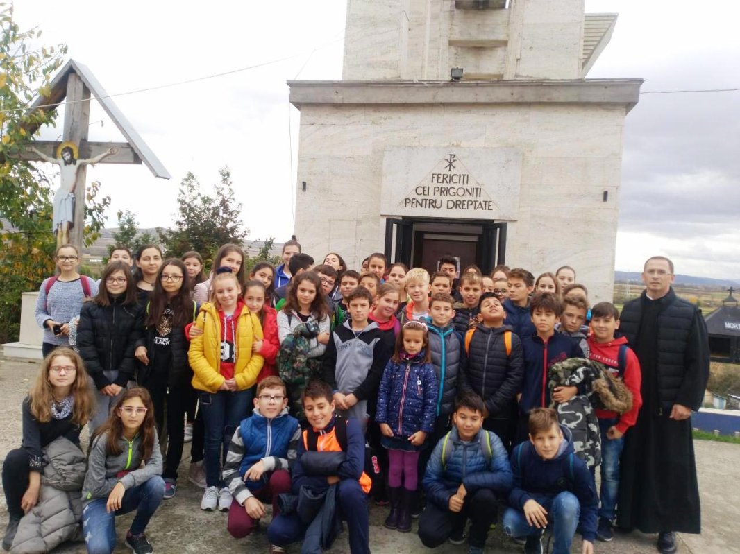 Activităţi cu elevii Şcolii Gimnaziale „Axente Sever” din Aiud 7145