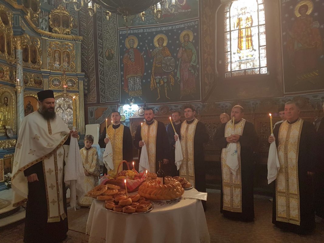 Rugăciuni pentru victimele incendiului de la Colectiv 7087