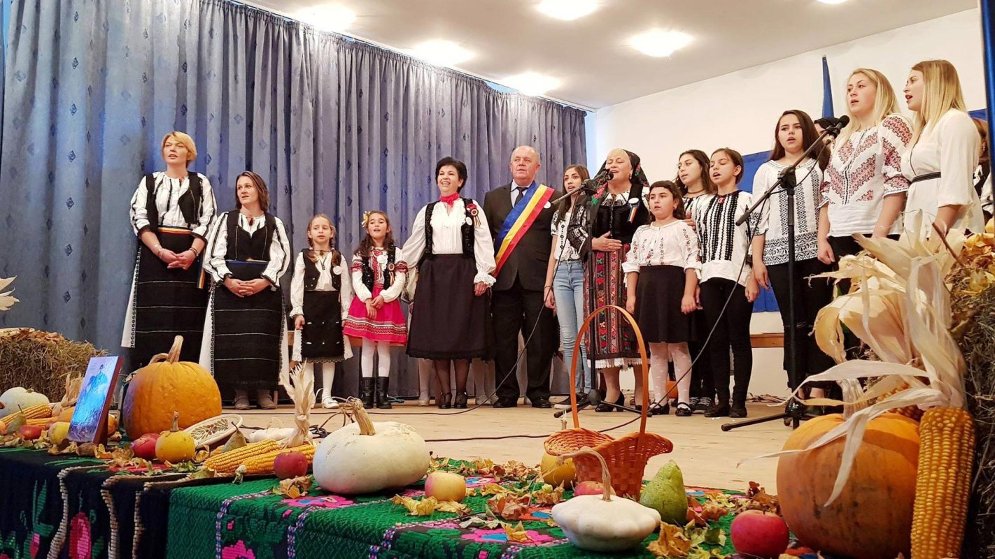 Uniți în credință și tradiții la Rodbav, Țara Făgărașului 7138