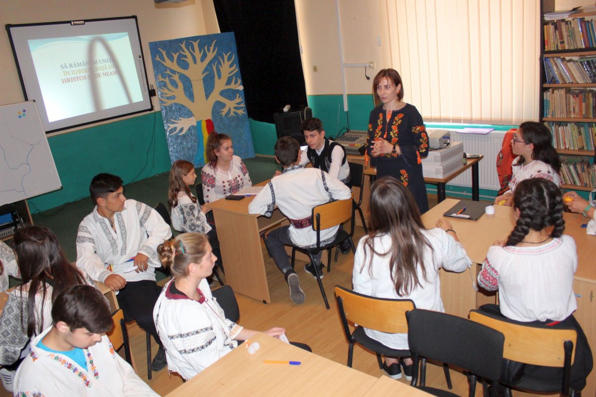 Întrunire a profesorilor de religie ortodoxă din zona Paşcani 6905