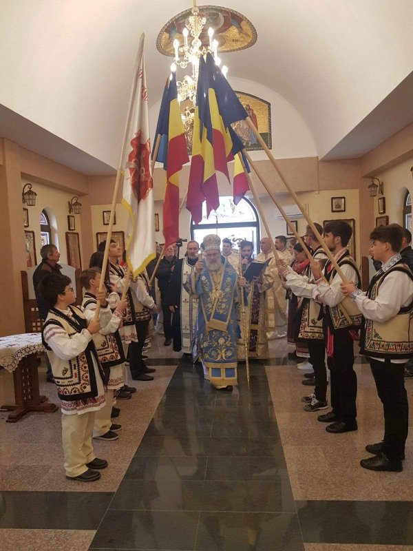 Slujbe arhiereşti la Oneşti şi Huşi 6823