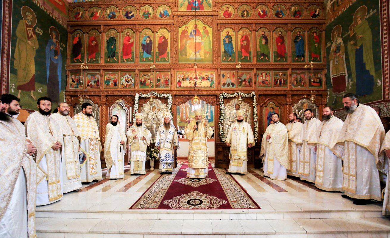 Slujiri şi binecuvântări arhiereşti în duminica a 22-a după Rusalii 6836