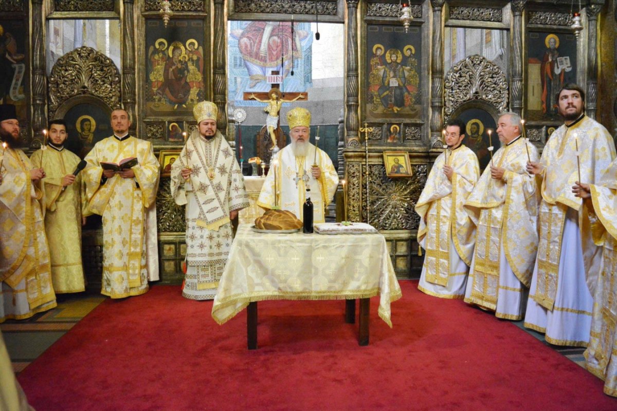 Slujiri şi binecuvântări arhiereşti în duminica a 22-a după Rusalii 6841