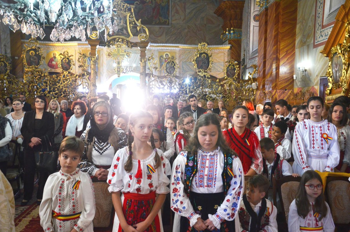 Slujiri şi binecuvântări arhiereşti în duminica a 22-a după Rusalii 6842