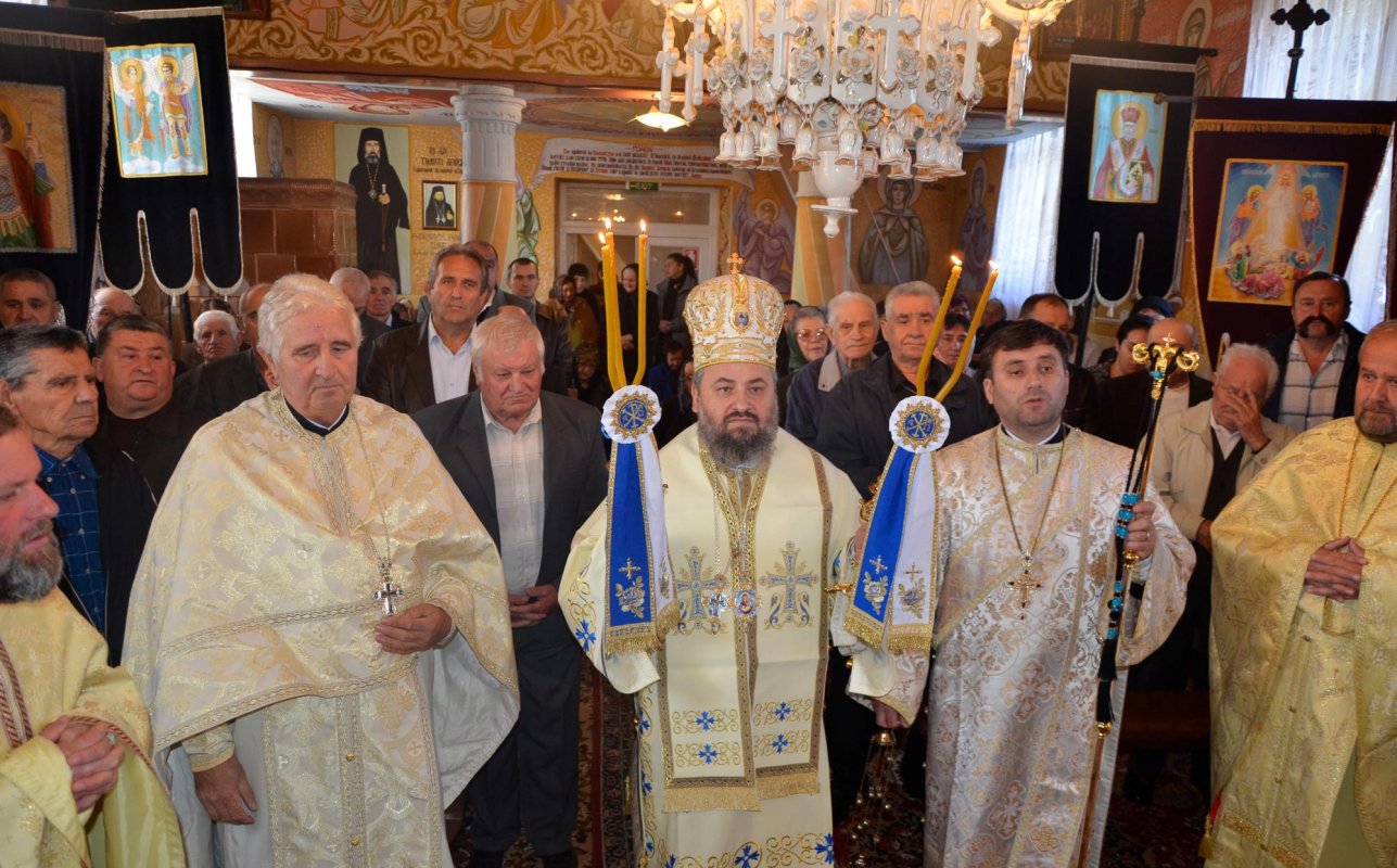 Slujiri şi binecuvântări arhiereşti în duminica a 22-a după Rusalii 6843