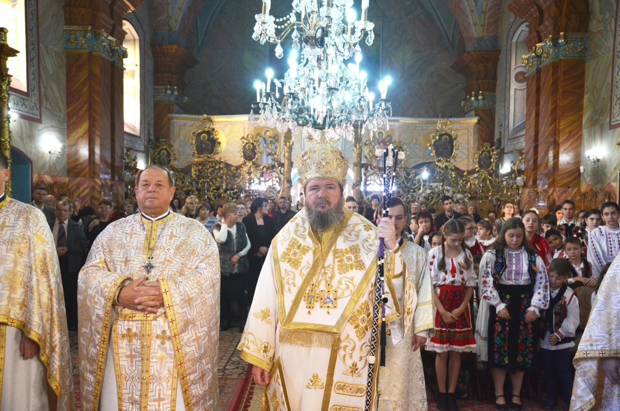 Slujiri şi binecuvântări arhiereşti în duminica a 22-a după Rusalii 6846