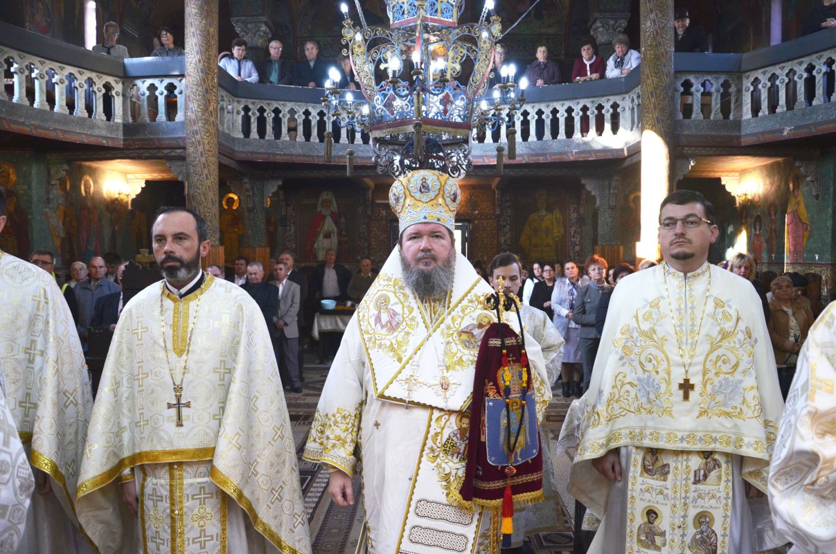 Hramuri şi slujiri arhiereşti de Sfinții Arhangheli Mihail și Gavriil 6495