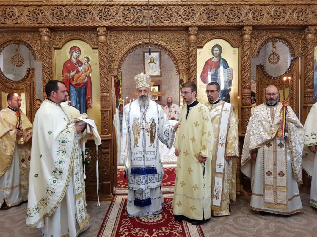 Hramuri şi slujiri arhiereşti de Sfinții Arhangheli Mihail și Gavriil 6497
