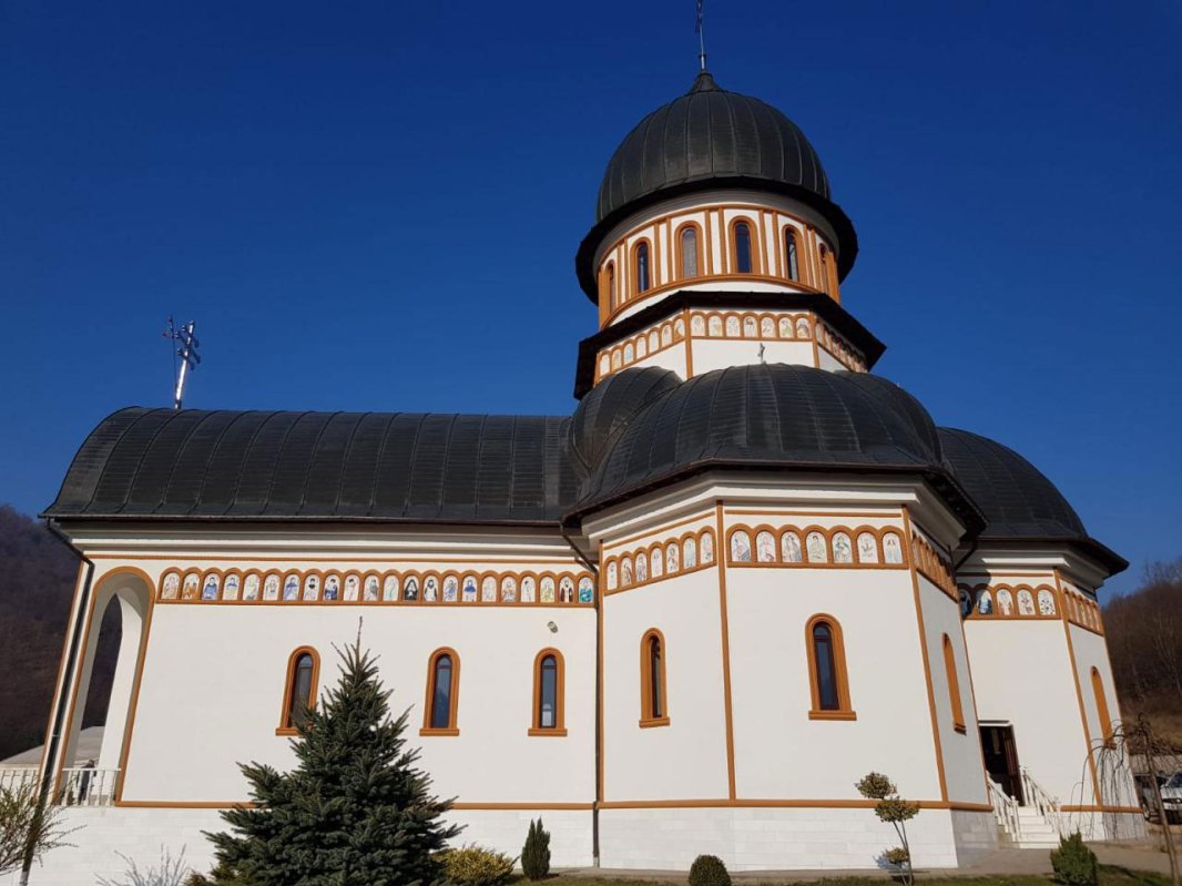 Hramuri şi slujiri arhiereşti de Sfinții Arhangheli Mihail și Gavriil 6498