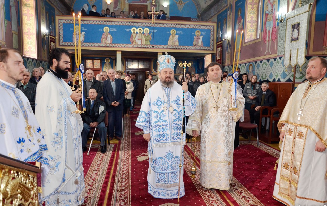 Hramuri şi slujiri arhiereşti de Sfinții Arhangheli Mihail și Gavriil 6499