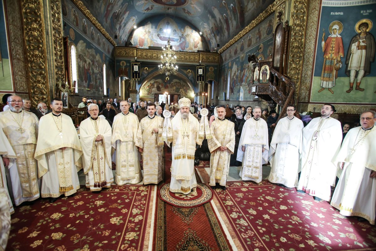 Hramuri şi slujiri arhiereşti de Sfinții Arhangheli Mihail și Gavriil 6501