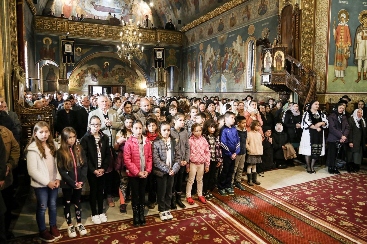 Hramuri şi slujiri arhiereşti de Sfinții Arhangheli Mihail și Gavriil 6502