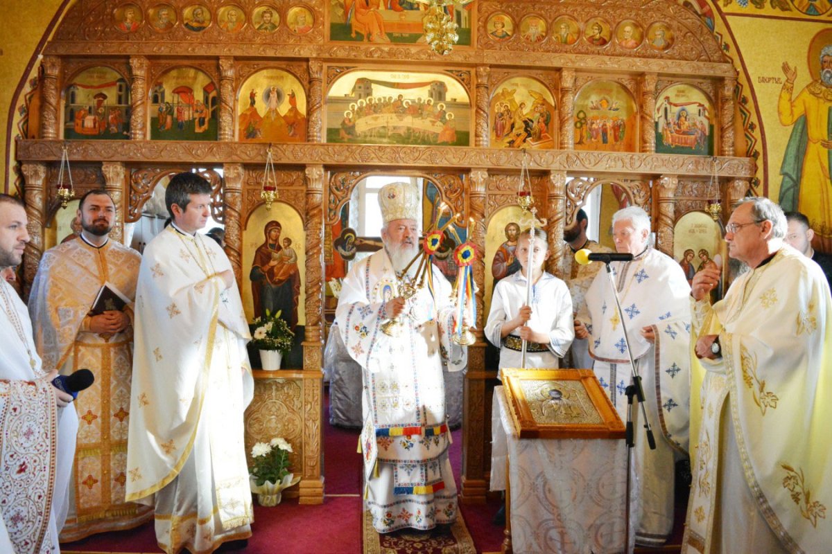 Hramuri şi slujiri arhiereşti de Sfinții Arhangheli Mihail și Gavriil 6509