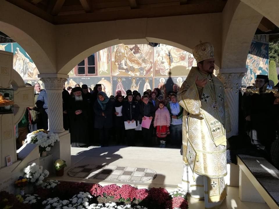 Liturghie arhierească la hramul Mănăstirii Petru Vodă 6489
