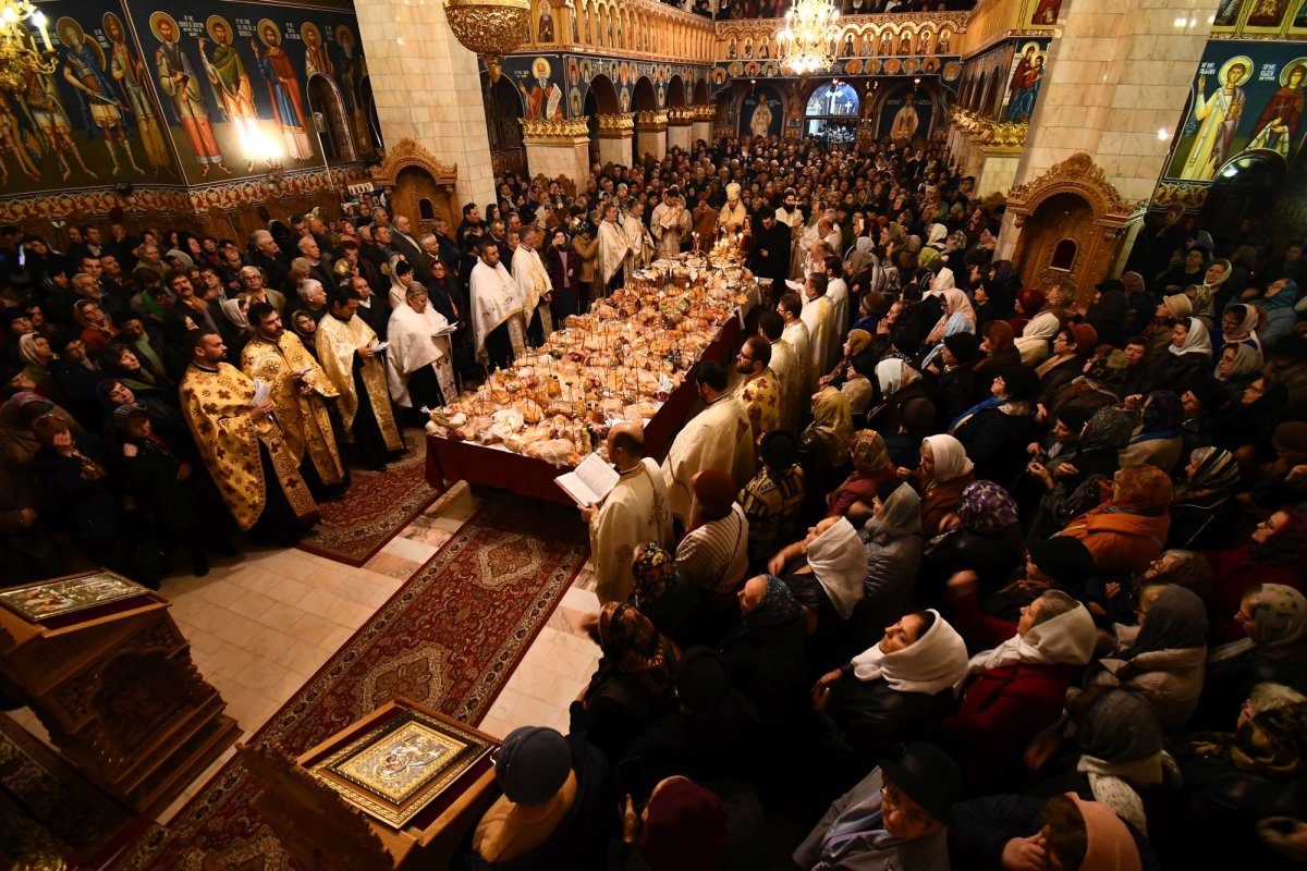 Sfântul Ierarh Nectarie serbat în capitala Moldovei 6488