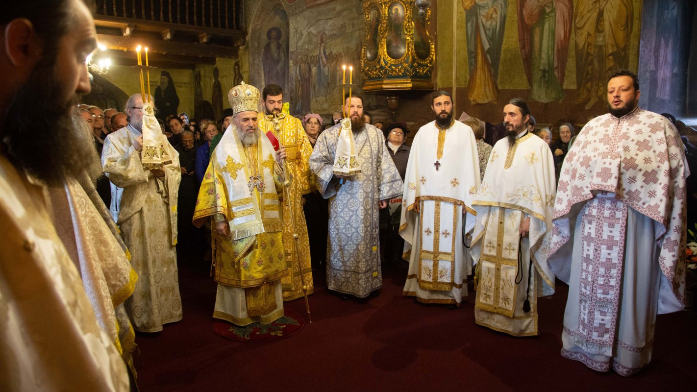 Zi de hram la biserici închinate Sfinților Arhangheli 6546